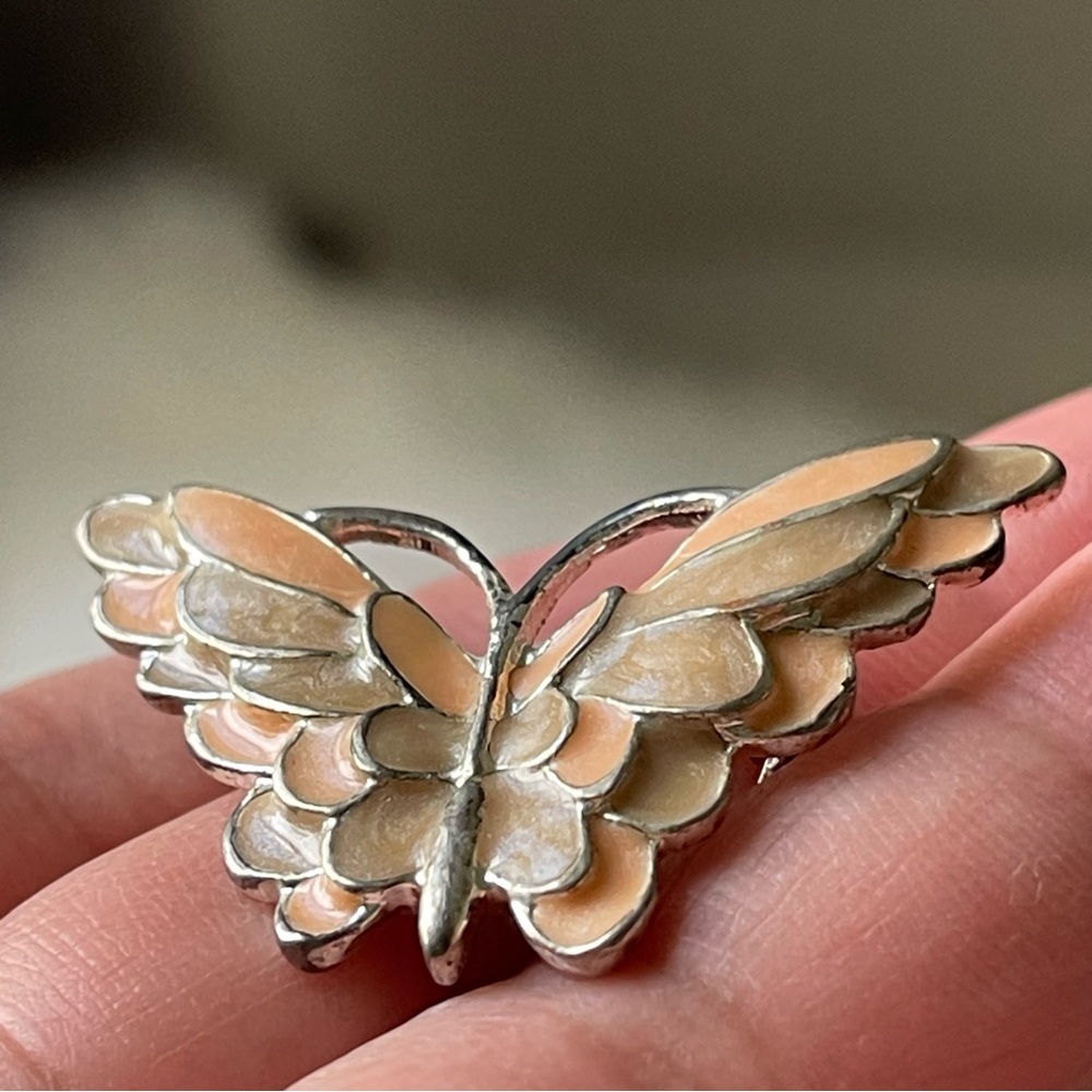 Tiny Enameled Peachy Champagne Butterfly Brooch Pin Unsigned Silver Tone